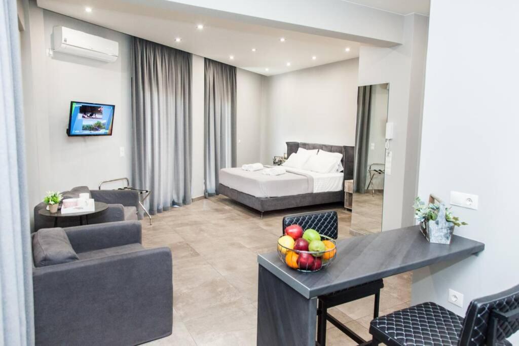 E Spacious Cornered Brand New Studio Apartment E アテネ エクステリア 写真