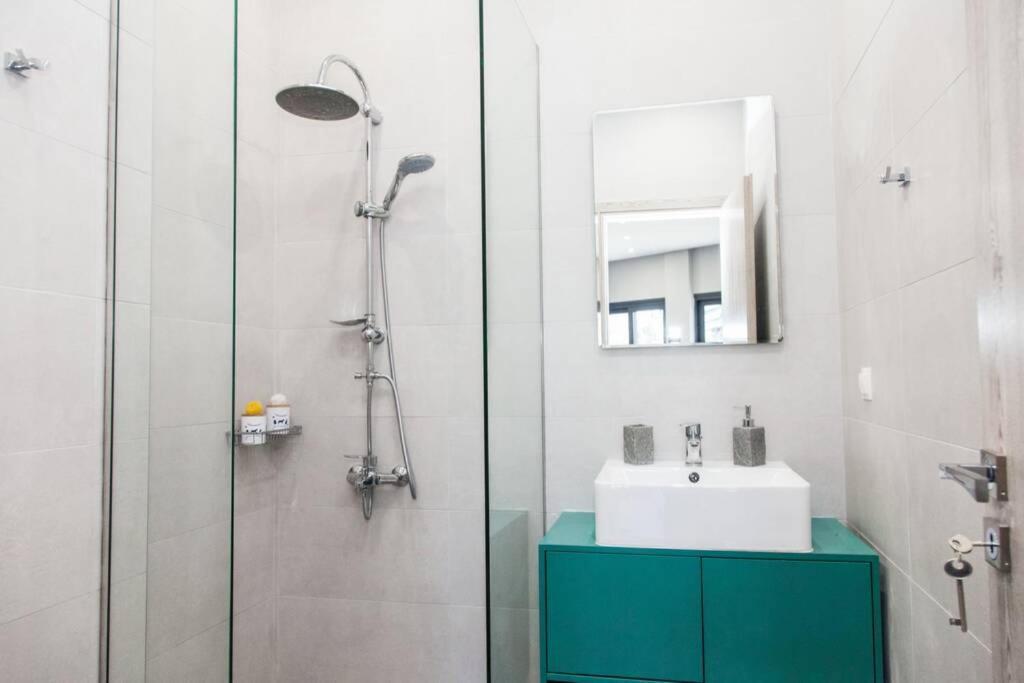 E Spacious Cornered Brand New Studio Apartment E アテネ エクステリア 写真