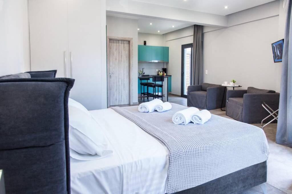 E Spacious Cornered Brand New Studio Apartment E アテネ エクステリア 写真