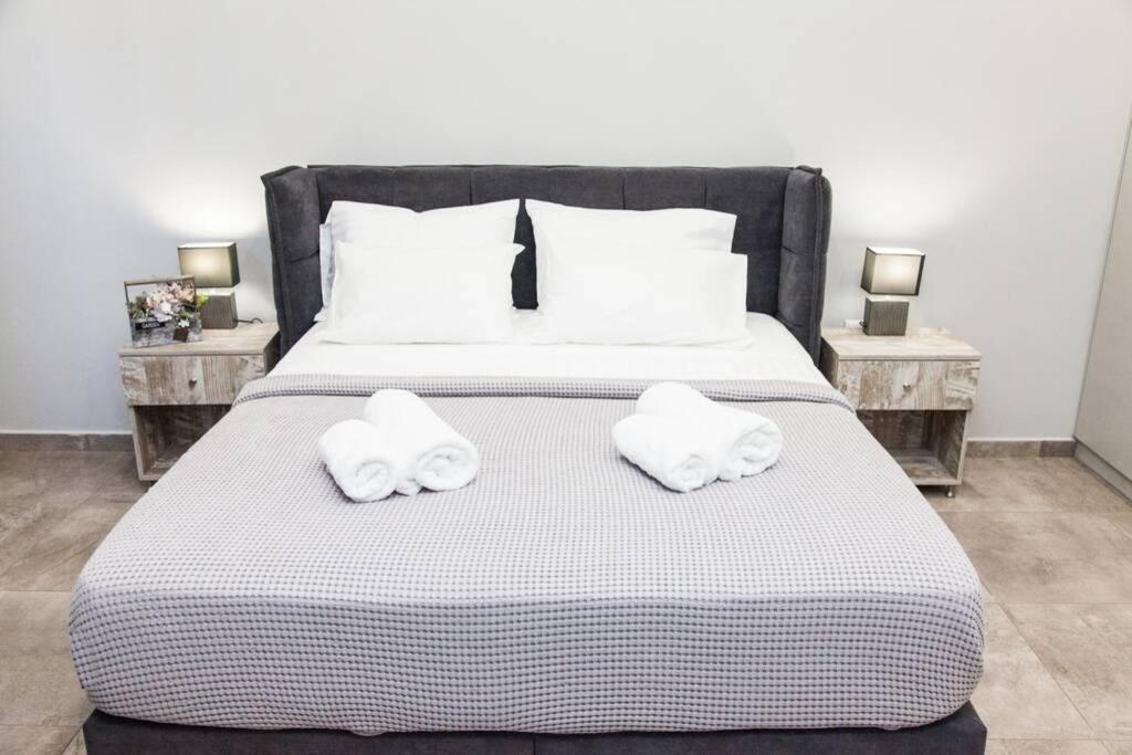 E Spacious Cornered Brand New Studio Apartment E アテネ エクステリア 写真